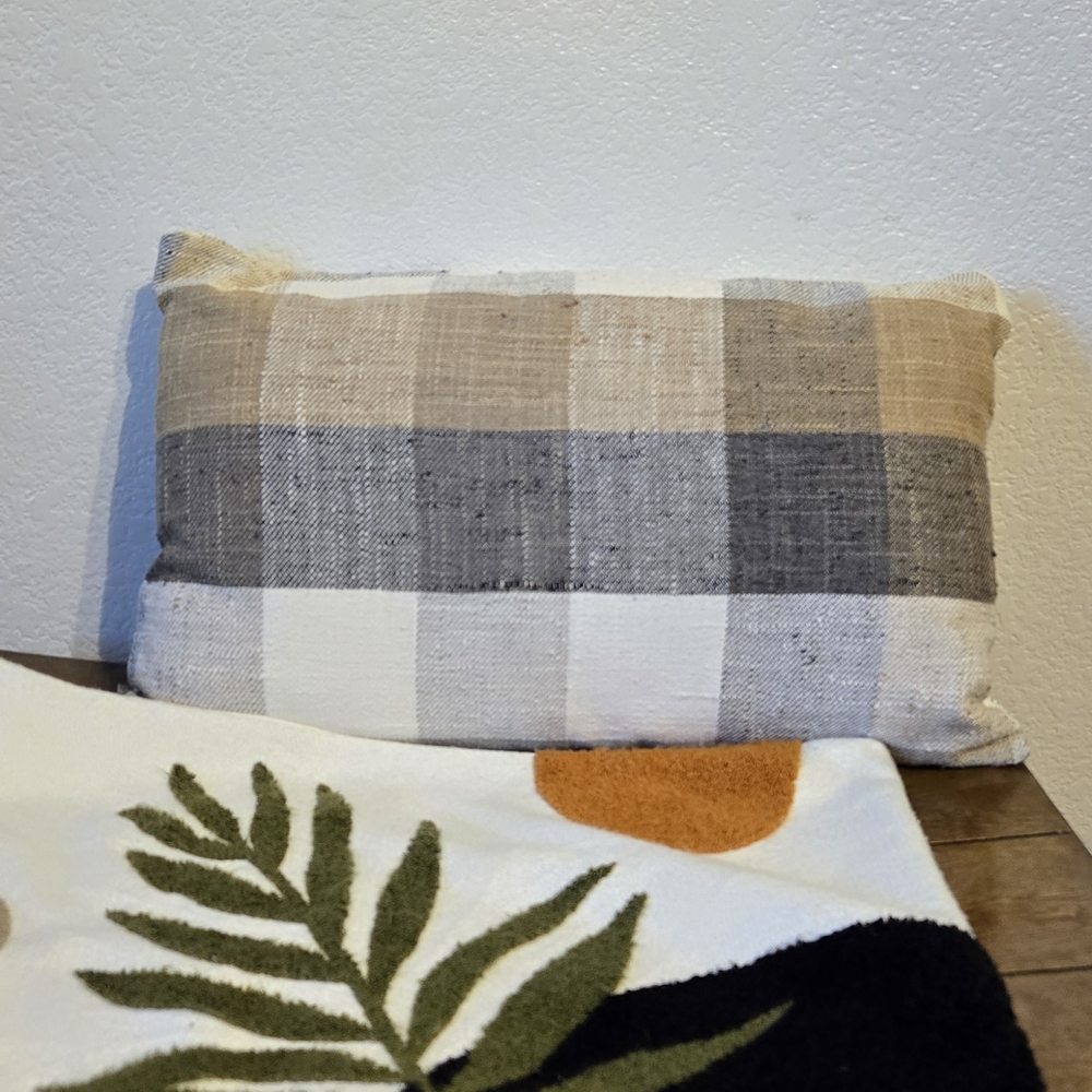 Colorful Leaf Design Throw Pillow - Picture 5 of 11